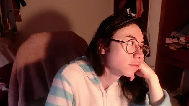 Snapshot of emily_pearl_ chatting on November 2025 10:47:01 AM emily pearl online show from November 2025 10:47:01 AM