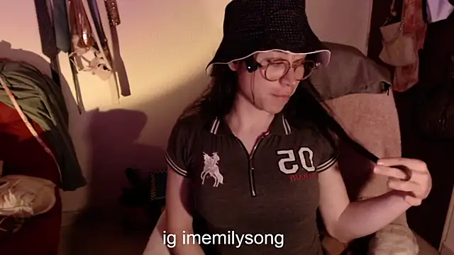 Snapshot of emily_pearl_ chatting on November 2025 11:07:02 PM emily pearl online show from November 2025 11:07:02 PM