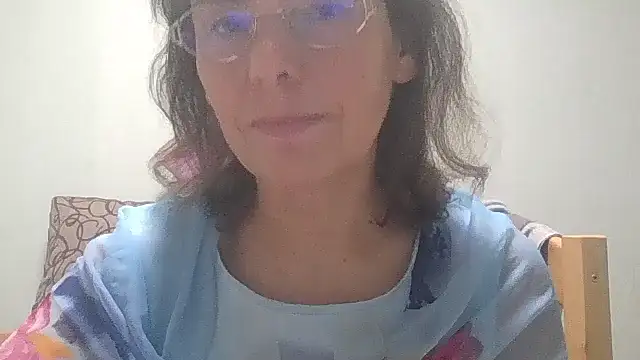 Snapshot of HollyJewel chatting on October 2025 04:59:02 PM HollyJewel online show from October 2025 04:59:02 PM