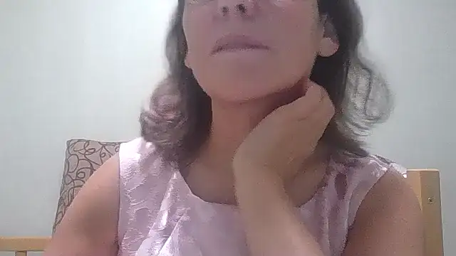 Snapshot of HollyJewel chatting on October 2025 06:53:02 PM HollyJewel online show from October 2025 06:53:02 PM