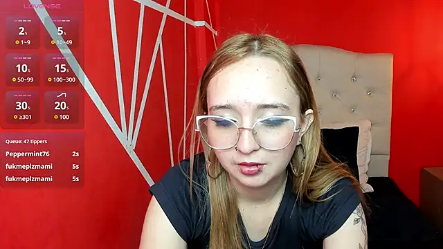 Liaroberts1 online show from December 2024 03:11:02 PM