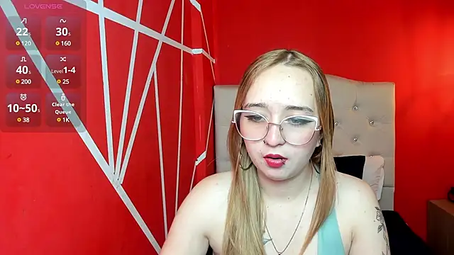 Liaroberts1 online show from December 2024 03:19:02 PM
