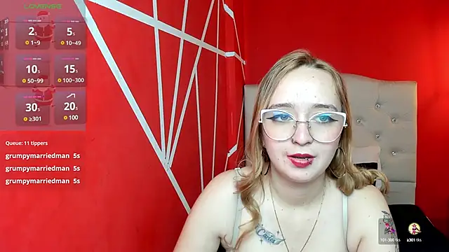 Liaroberts1 online show from December 2024 03:10:02 PM