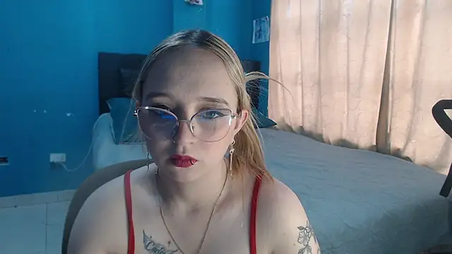 Snapshot of Liaroberts1 chatting on October 2025 11:58:01 AM Liaroberts1 online show from October 2025 11:58:01 AM