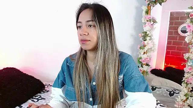 Jules n Gia online show from December 2024 04:28:01 PM