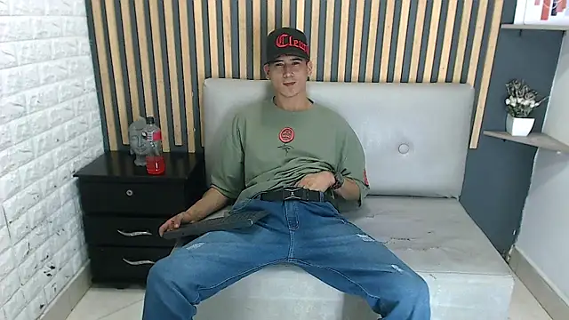 Snapshot of Jhonn_Rhyss chatting on January 2025 02:23:01 AM Jhonn Rhyss online show from January 2025 02:23:01 AM