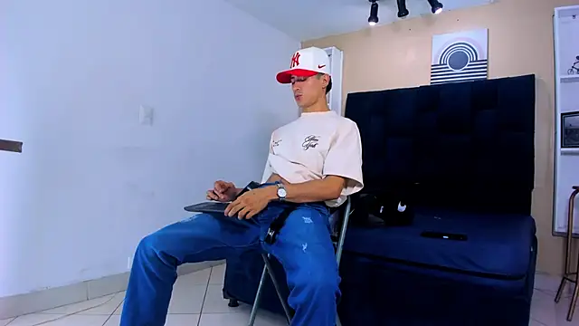 Snapshot of Jhonn_Rhyss chatting on February 2025 02:21:01 AM Jhonn Rhyss online show from February 2025 02:21:01 AM