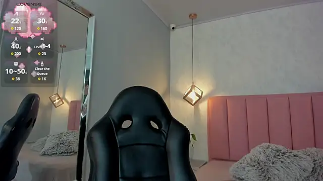 SUNNYCYRUS online show from September 2025 12:32:01 PM