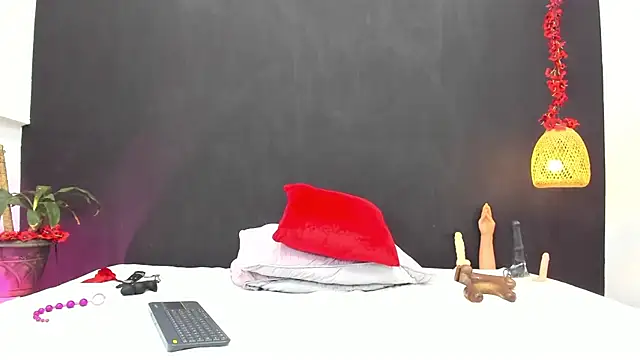 Snapshot of Luna_smit08 chatting on October 2025 09:01:01 PM Luna smit08 online show from October 2025 09:01:01 PM