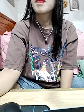 Snapshot of cream1299 chatting on October 2025 11:18:01 AM cream1299 online show from October 2025 11:18:01 AM