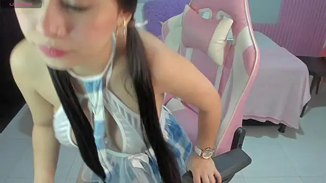 Snapshot of Yuli_16 chatting on March 2025 12:02:02 PM Yuli 16 online show from March 2025 12:02:02 PM