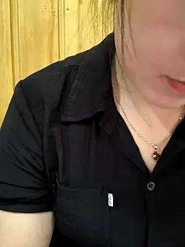 Snapshot of Sweetlove_77 chatting on October 2025 02:20:01 AM Sweetlove 77 online show from October 2025 02:20:01 AM