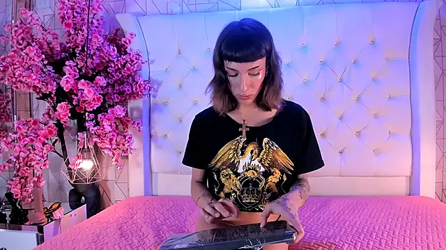 Snapshot of MadisonWood01 chatting on November 2025 02:16:02 PM MadisonWood01 online show from November 2025 02:16:02 PM