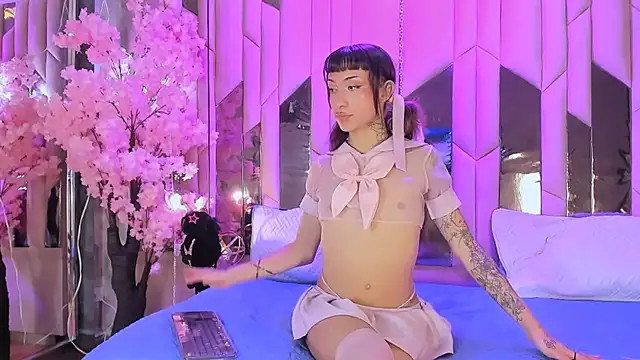 Snapshot of MadisonWood01 chatting on November 2025 02:26:01 PM MadisonWood01 online show from November 2025 02:26:01 PM