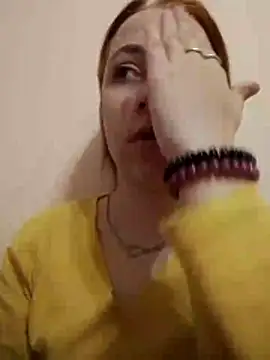 Snapshot of Gussie_Bridie chatting on November 2025 04:44:02 AM Gussie Bridie online show from November 2025 04:44:02 AM