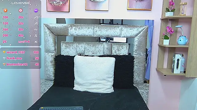 Vaioletcooper online show from January 2025 10:51:02 PM