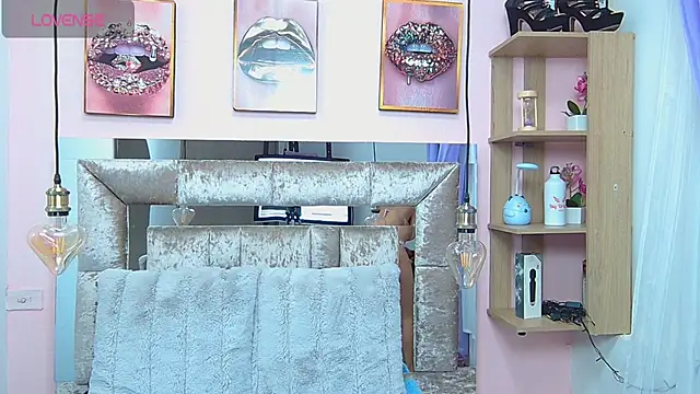 Vaioletcooper online show from March 2025 04:24:01 PM