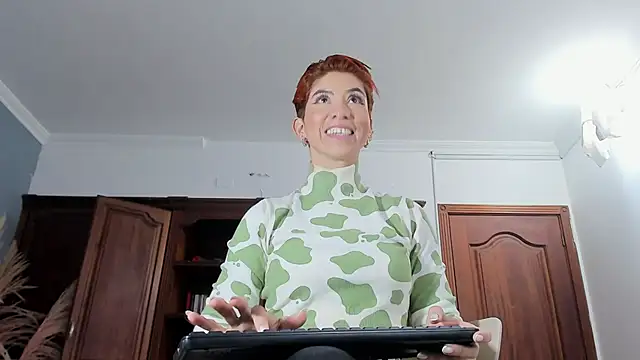 AliceBarry online show from March 2025 12:33:02 AM