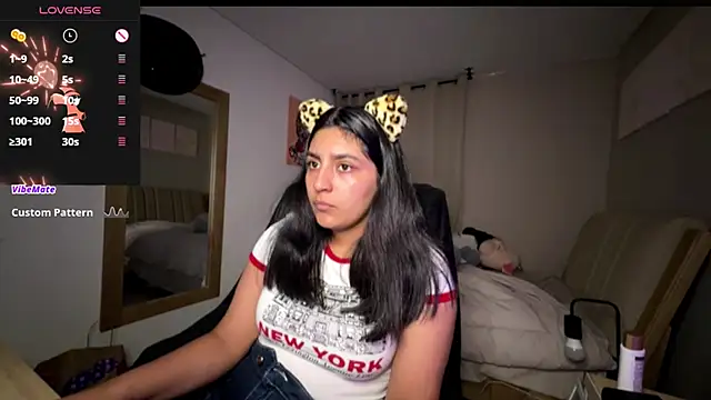 cloe small online show from October 2025 02:15:01 AM