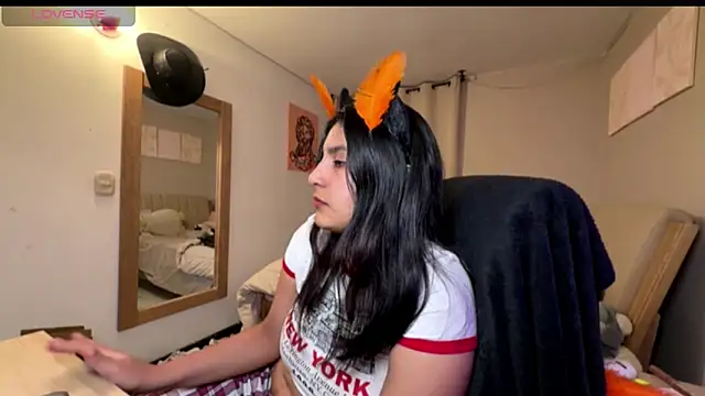 cloe small online show from October 2025 03:53:02 AM