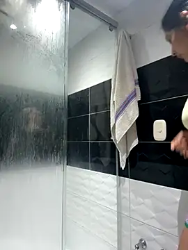 cloe small online show from November 2025 07:18:01 AM