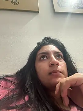 cloe small online show from November 2025 01:04:02 AM