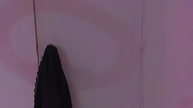 Snapshot of emma-hiill chatting on December 2024 02:11:01 PM emma-hiill online show from December 2024 02:11:01 PM