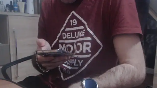 uncutguy01 online show from December 2024 01:02:01 PM