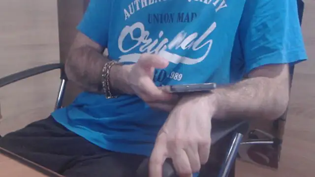 uncutguy01 online show from January 2025 12:40:01 PM