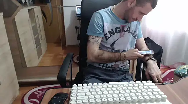 uncutguy01 online show from March 2025 03:18:01 PM