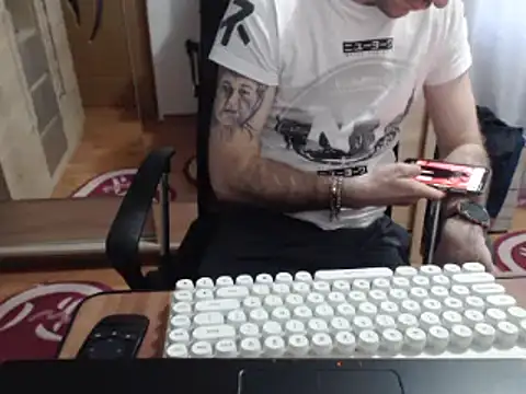 uncutguy01 online show from March 2025 05:33:02 AM
