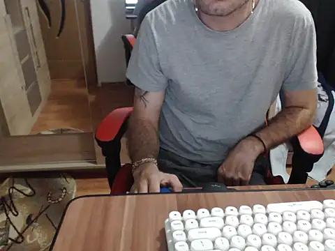 uncutguy01 online show from September 2025 04:36:01 AM