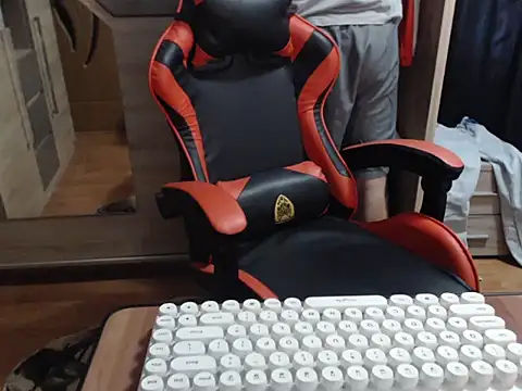uncutguy01 online show from September 2025 05:42:01 AM