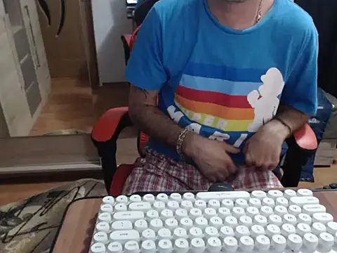 Snapshot of uncutguy01 chatting on September 2025 04:04:02 AM uncutguy01 online show from September 2025 04:04:02 AM