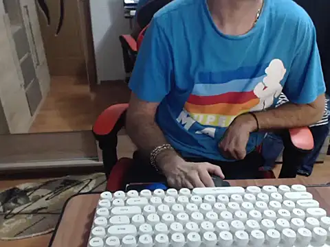 Snapshot of uncutguy01 chatting on September 2025 04:16:01 AM uncutguy01 online show from September 2025 04:16:01 AM