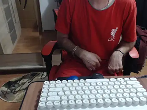 Snapshot of uncutguy01 chatting on September 2025 05:02:02 AM uncutguy01 online show from September 2025 05:02:02 AM