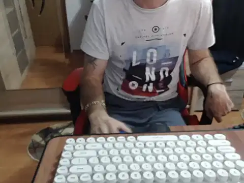 Snapshot of uncutguy01 chatting on September 2025 04:50:01 AM uncutguy01 online show from September 2025 04:50:01 AM