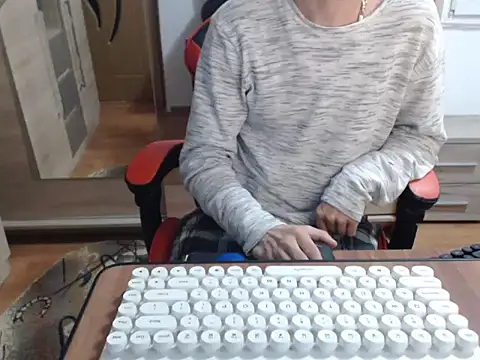 Snapshot of uncutguy01 chatting on October 2025 05:04:01 AM uncutguy01 online show from October 2025 05:04:01 AM