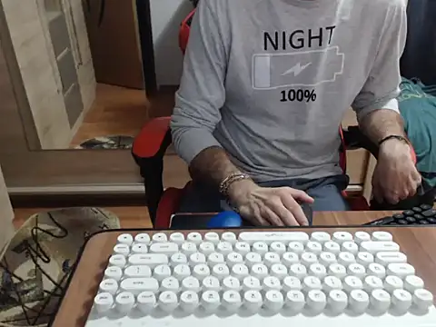 Snapshot of uncutguy01 chatting on October 2025 05:16:01 AM uncutguy01 online show from October 2025 05:16:01 AM