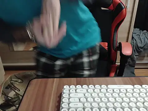 Snapshot of uncutguy01 chatting on October 2025 04:34:02 AM uncutguy01 online show from October 2025 04:34:02 AM