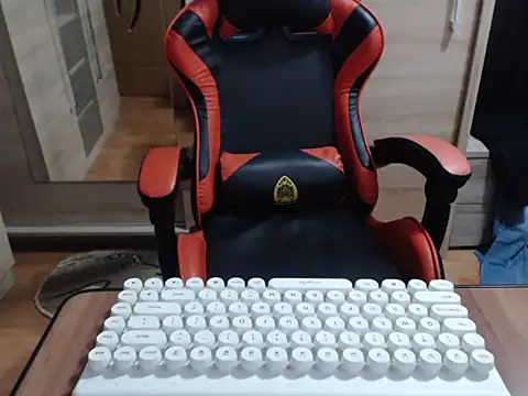 Snapshot of uncutguy01 chatting on October 2025 04:26:01 AM uncutguy01 online show from October 2025 04:26:01 AM