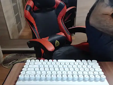 Snapshot of uncutguy01 chatting on October 2025 05:30:02 AM uncutguy01 online show from October 2025 05:30:02 AM