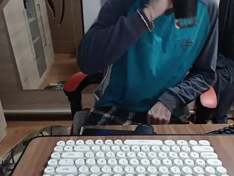 Snapshot of uncutguy01 chatting on October 2025 05:55:02 AM uncutguy01 online show from October 2025 05:55:02 AM