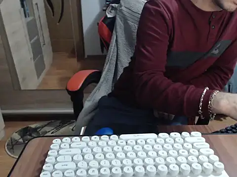 Snapshot of uncutguy01 chatting on November 2025 05:29:02 AM uncutguy01 online show from November 2025 05:29:02 AM