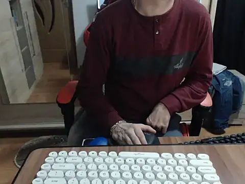 Snapshot of uncutguy01 chatting on November 2025 04:35:01 AM uncutguy01 online show from November 2025 04:35:01 AM