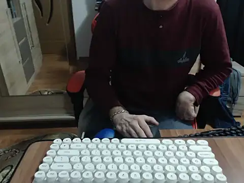 Snapshot of uncutguy01 chatting on November 2025 05:51:02 AM uncutguy01 online show from November 2025 05:51:02 AM