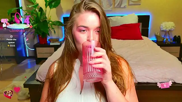 EmilyWhisper online show from September 2025 07:39:02 PM