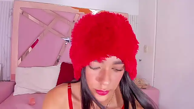 EmmyCruzZ online show from December 2024 07:39:01 AM