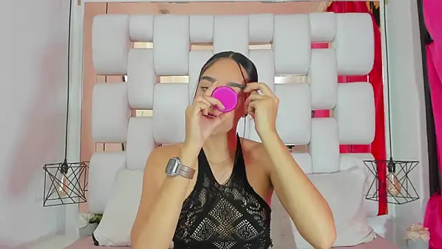 EmmyCruzZ online show from September 2025 07:40:02 PM