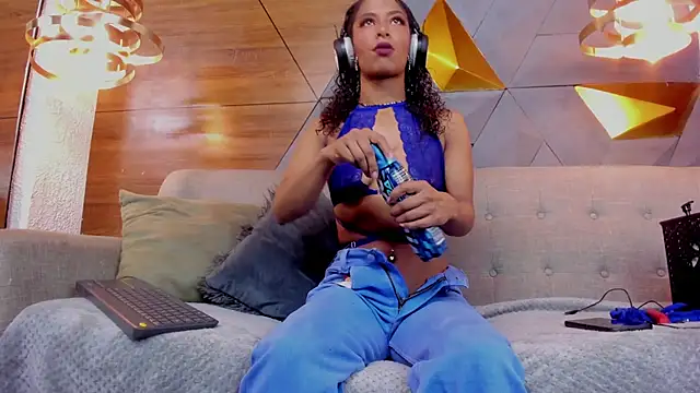 Snapshot of sarah_banks1 chatting on December 2024 07:11:01 PM sarah banks1 online show from December 2024 07:11:01 PM